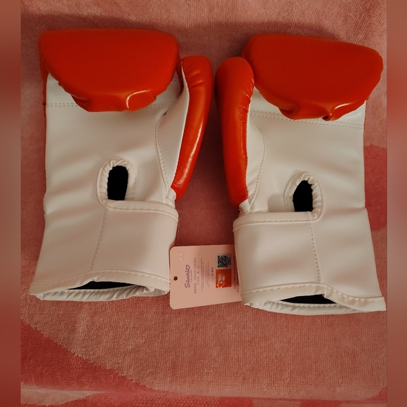 EXCLUSIVE - Hello Kitty x Wolon Boxing, Sparring, Training Gloves - Picture 5 of 5